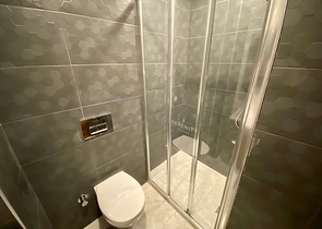 عقارات محمودلار - شقة غرفة وصالة -جديدة وضمن مجمع فاخر -في محمودلار / الانيا 