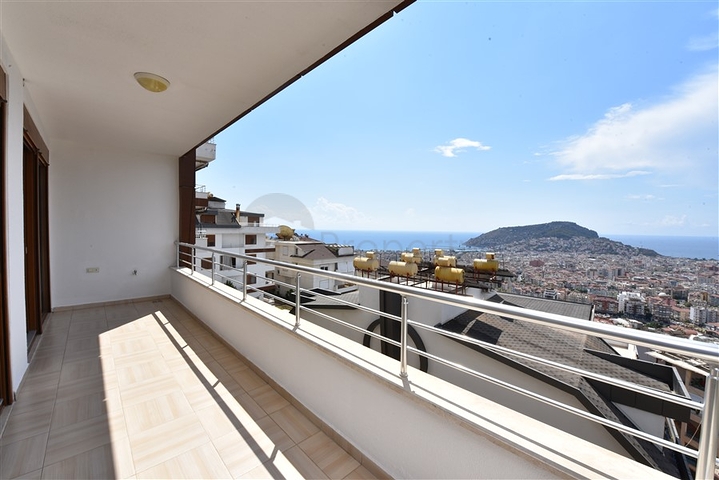 شقة اطلالة بحر في الانيا - غرفتين وصالة مع مطبخ منفصل -في مركز الانيا 