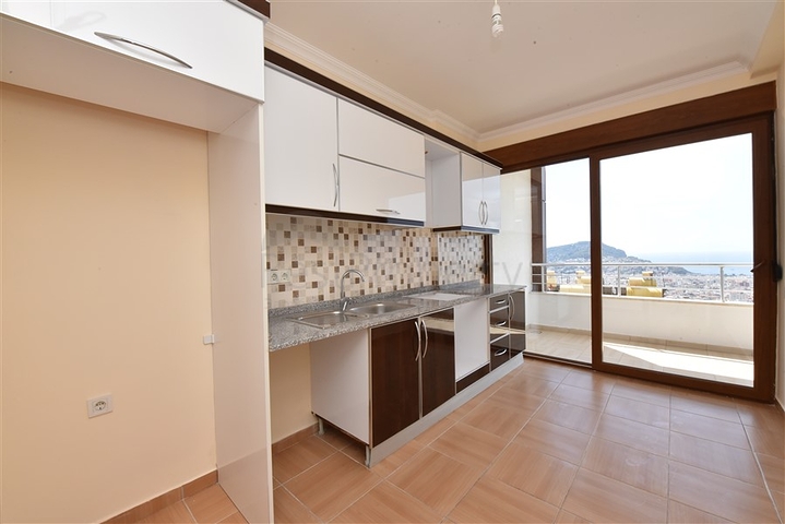 شقة اطلالة بحر في الانيا - غرفتين وصالة مع مطبخ منفصل -في مركز الانيا 