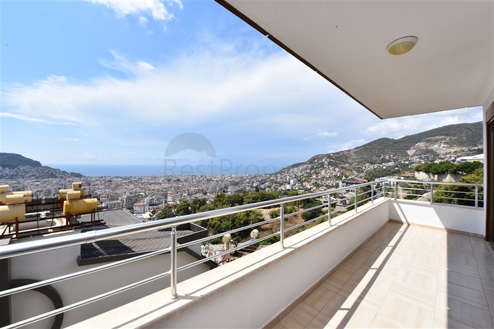 شقة اطلالة بحر في الانيا - غرفتين وصالة مع مطبخ منفصل -في مركز الانيا 