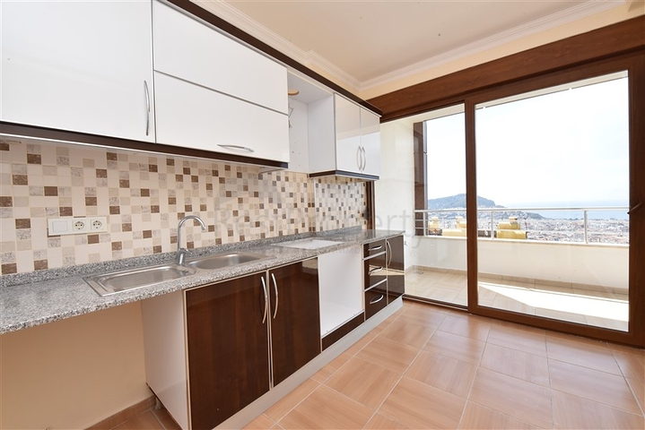 شقة اطلالة بحر في الانيا - غرفتين وصالة مع مطبخ منفصل -في مركز الانيا 