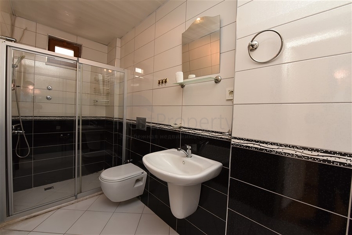 شقة اطلالة بحر في الانيا - غرفتين وصالة مع مطبخ منفصل -في مركز الانيا 