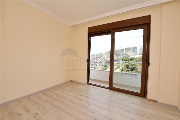 شقة اطلالة بحر في الانيا - غرفتين وصالة مع مطبخ منفصل -في مركز الانيا 