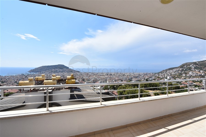 شقة اطلالة بحر في الانيا - غرفتين وصالة مع مطبخ منفصل -في مركز الانيا 