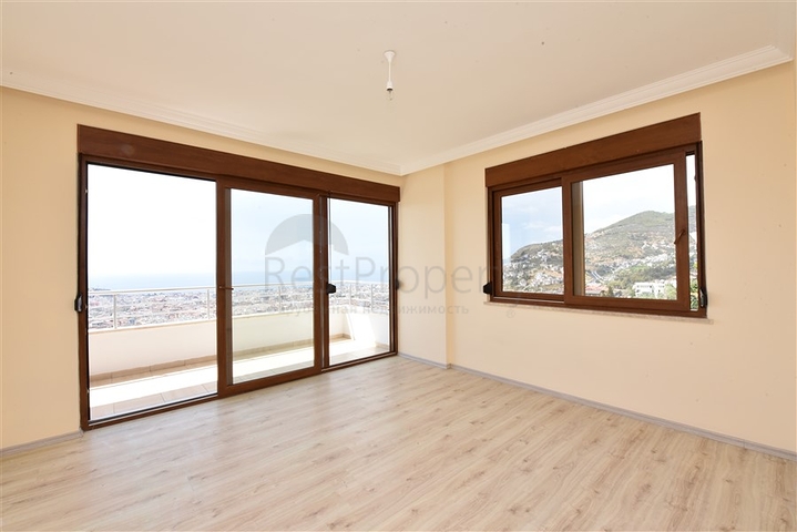 شقة اطلالة بحر في الانيا - غرفتين وصالة مع مطبخ منفصل -في مركز الانيا 