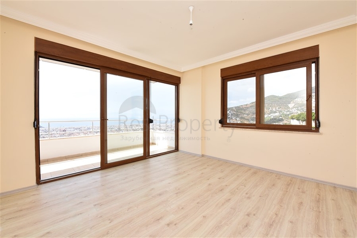 شقة اطلالة بحر في الانيا - غرفتين وصالة مع مطبخ منفصل -في مركز الانيا 