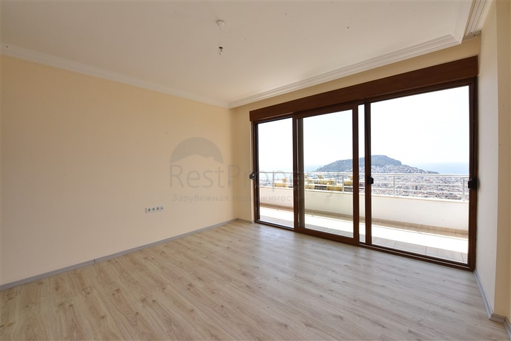 شقة اطلالة بحر في الانيا - غرفتين وصالة مع مطبخ منفصل -في مركز الانيا 