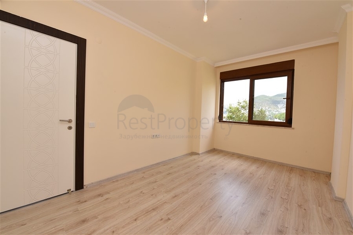 شقة اطلالة بحر في الانيا - غرفتين وصالة مع مطبخ منفصل -في مركز الانيا 