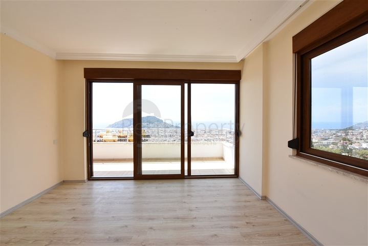 شقة اطلالة بحر في الانيا - غرفتين وصالة مع مطبخ منفصل -في مركز الانيا 