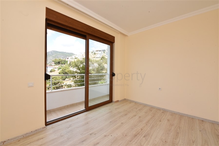 شقة اطلالة بحر في الانيا - غرفتين وصالة مع مطبخ منفصل -في مركز الانيا 