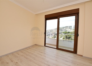 شقة اطلالة بحر في الانيا - غرفتين وصالة مع مطبخ منفصل -في مركز الانيا 