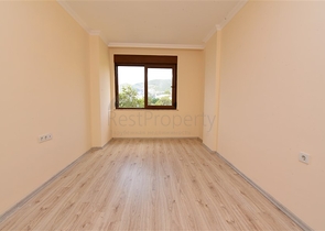 شقة اطلالة بحر في الانيا - غرفتين وصالة مع مطبخ منفصل -في مركز الانيا 