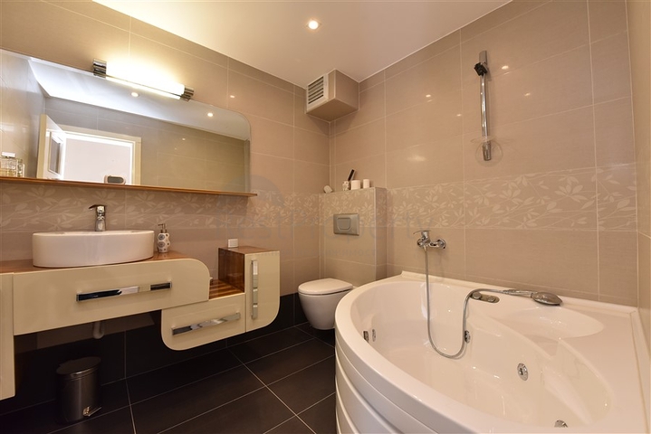 عقارات للبيع في مركز الانيا - دوبلكس فاخرة -4 غرف وصالة -في مركز الانيا 