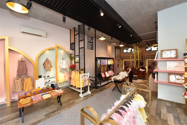 الاستثمار في الانيا - محل تجاري بموقع مميز -في مركز الانيا 