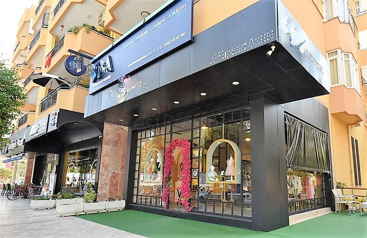 الاستثمار في الانيا - محل تجاري بموقع مميز -في مركز الانيا 