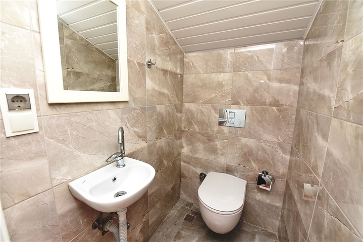 دوبلكس للبيع في محمودلار - 3 غرف وصالة -مؤثثة -ضمن مجمع حديث -الانيا 