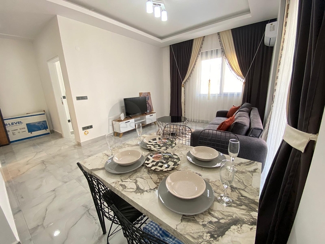 شقة جديدة في محمودلار - غرفة وصالة -موقع مركزي -في محمودلار / الانيا 