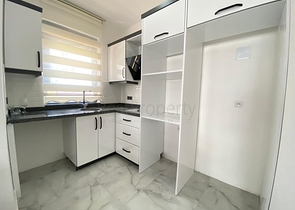 شقة جديدة في محمودلار - غرفة وصالة -موقع مركزي -في محمودلار / الانيا 