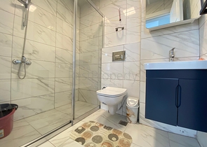 شقة جديدة في محمودلار - غرفة وصالة -موقع مركزي -في محمودلار / الانيا 