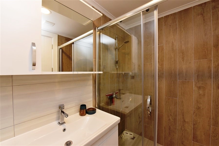 شقق للبيع في محمودلار - غرفة وصالة -مفروشة -ضمن مجمع حديث -في الانيا 