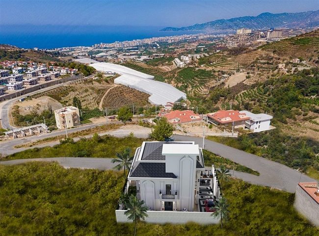 فيلا فاخرة للبيع في الانيا - اطلالة بحر -مستقلة مع مسبح خاص -في كارجيجاك / الانيا 