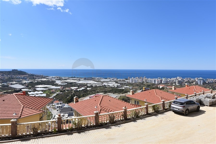 دوبلكس للبيع في غولد سيتي - اطلالة بحر - 3 غرف وصالة -كارجيجاك / الانيا 