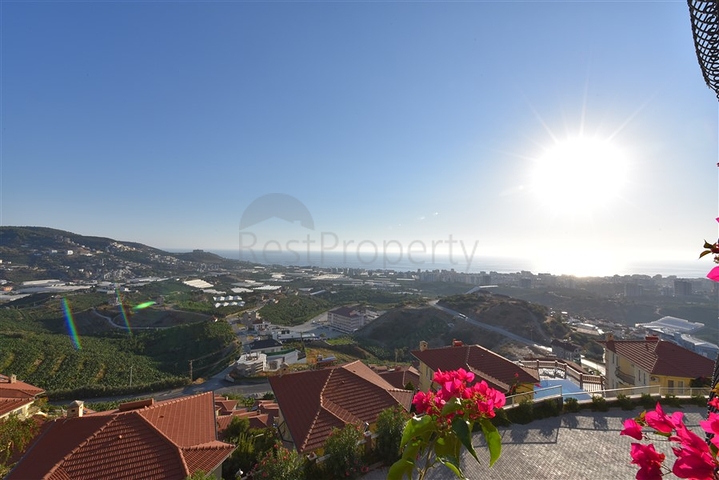 دوبلكس للبيع في غولد سيتي - اطلالة بحر - 3 غرف وصالة -كارجيجاك / الانيا 