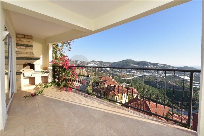 دوبلكس للبيع في غولد سيتي - اطلالة بحر - 3 غرف وصالة -كارجيجاك / الانيا 