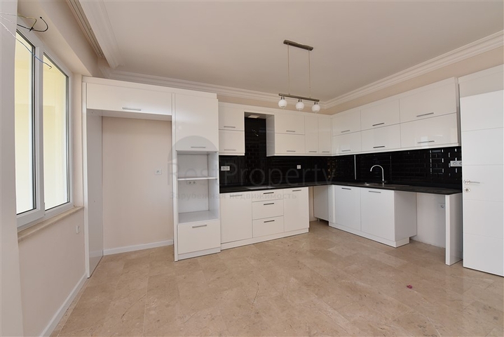 دوبلكس للبيع في غولد سيتي - اطلالة بحر - 3 غرف وصالة -كارجيجاك / الانيا 