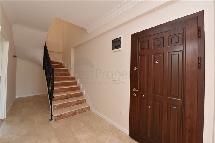 دوبلكس للبيع في غولد سيتي - اطلالة بحر - 3 غرف وصالة -كارجيجاك / الانيا 