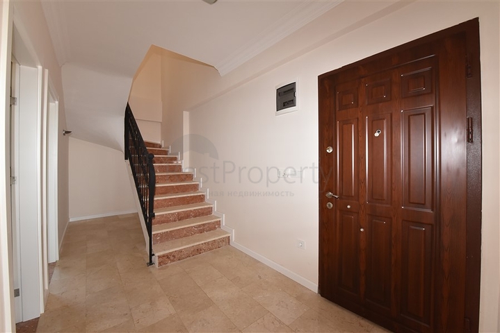 دوبلكس للبيع في غولد سيتي - اطلالة بحر - 3 غرف وصالة -كارجيجاك / الانيا 