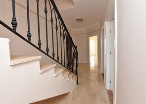 دوبلكس للبيع في غولد سيتي - اطلالة بحر - 3 غرف وصالة -كارجيجاك / الانيا 