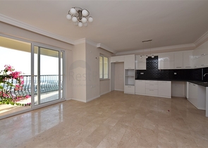 دوبلكس للبيع في غولد سيتي - اطلالة بحر - 3 غرف وصالة -كارجيجاك / الانيا 