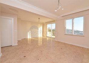 دوبلكس للبيع في غولد سيتي - اطلالة بحر - 3 غرف وصالة -كارجيجاك / الانيا 