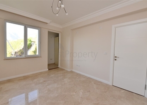 دوبلكس للبيع في غولد سيتي - اطلالة بحر - 3 غرف وصالة -كارجيجاك / الانيا 