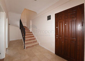 دوبلكس للبيع في غولد سيتي - اطلالة بحر - 3 غرف وصالة -كارجيجاك / الانيا 