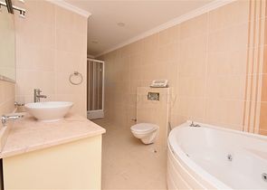 دوبلكس للبيع في غولد سيتي - اطلالة بحر - 3 غرف وصالة -كارجيجاك / الانيا 