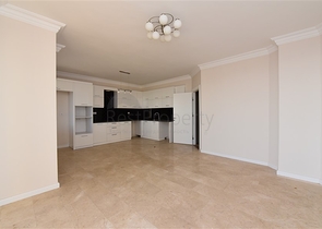 دوبلكس للبيع في غولد سيتي - اطلالة بحر - 3 غرف وصالة -كارجيجاك / الانيا 