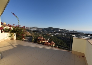 دوبلكس للبيع في غولد سيتي - اطلالة بحر - 3 غرف وصالة -كارجيجاك / الانيا 