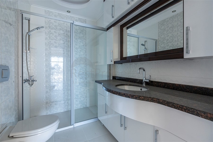 شقة اطلالة بحر في محمودلار - تصميم 2 غرفة وصالة -مجمع انيق - محمودلار / الانيا 