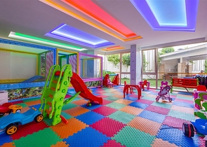 شقة اطلالة بحر في محمودلار - تصميم 2 غرفة وصالة -مجمع انيق - محمودلار / الانيا 