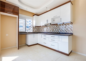 شقة اطلالة بحر في محمودلار - تصميم 2 غرفة وصالة -مجمع انيق - محمودلار / الانيا 