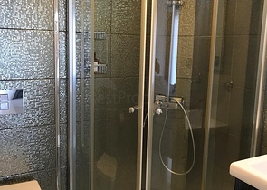 شقة للبيع في مجمع ازورا بارك - غرفتين وصالة -مفروشة -في محمودلار / الانيا 