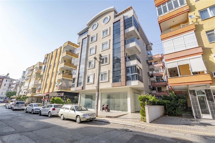 شقق في مركز الانيا - تصميم غرفة وصالة -مؤثثة - قريبة من البحر -في الانيا 