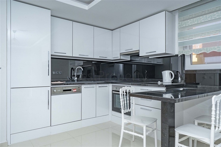 شقق في مركز الانيا - تصميم غرفة وصالة -مؤثثة - قريبة من البحر -في الانيا 