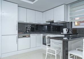 شقق في مركز الانيا - تصميم غرفة وصالة -مؤثثة - قريبة من البحر -في الانيا 