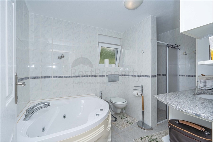 فلل للبيع في الانيا - اطلالة بحر -مستقلة مع مسبح خاص -في كارجيجاك / الانيا 