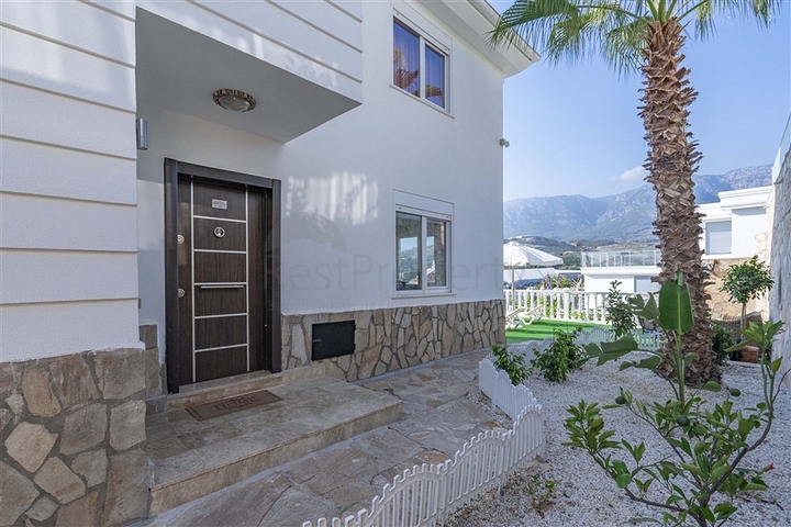 فلل للبيع في الانيا - اطلالة بحر -مستقلة مع مسبح خاص -في كارجيجاك / الانيا 