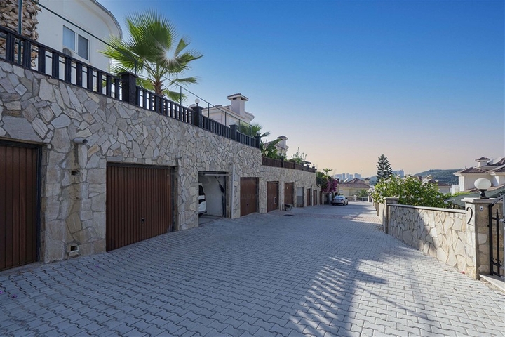 فلل للبيع في الانيا - اطلالة بحر -مستقلة مع مسبح خاص -في كارجيجاك / الانيا 