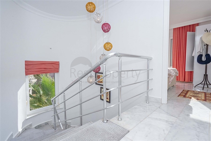 فلل للبيع في الانيا - اطلالة بحر -مستقلة مع مسبح خاص -في كارجيجاك / الانيا 